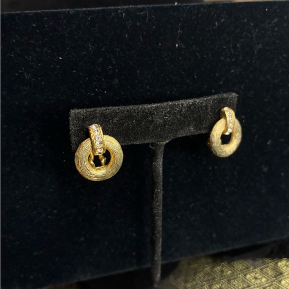 Assortment Lot of 9 Elegant Gold and Silver Hoop Earrings Set - Picture 7 of 11